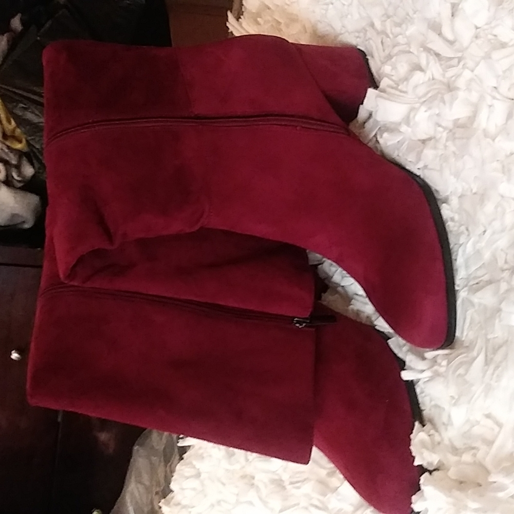 Boots number 21